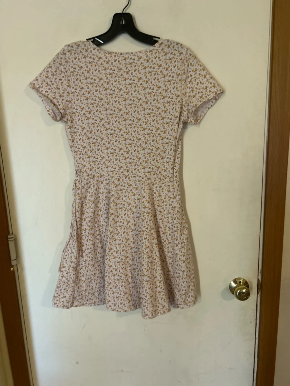 Hollister Yellow Floral Ditsy Wrap Mini Dress V-Neck Short Sleeve White Medium